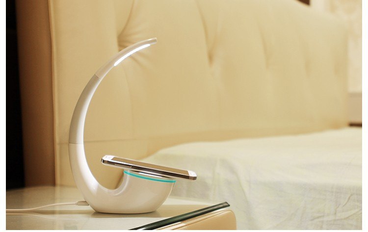 LumiCharge Wireless 16-Color Lamp