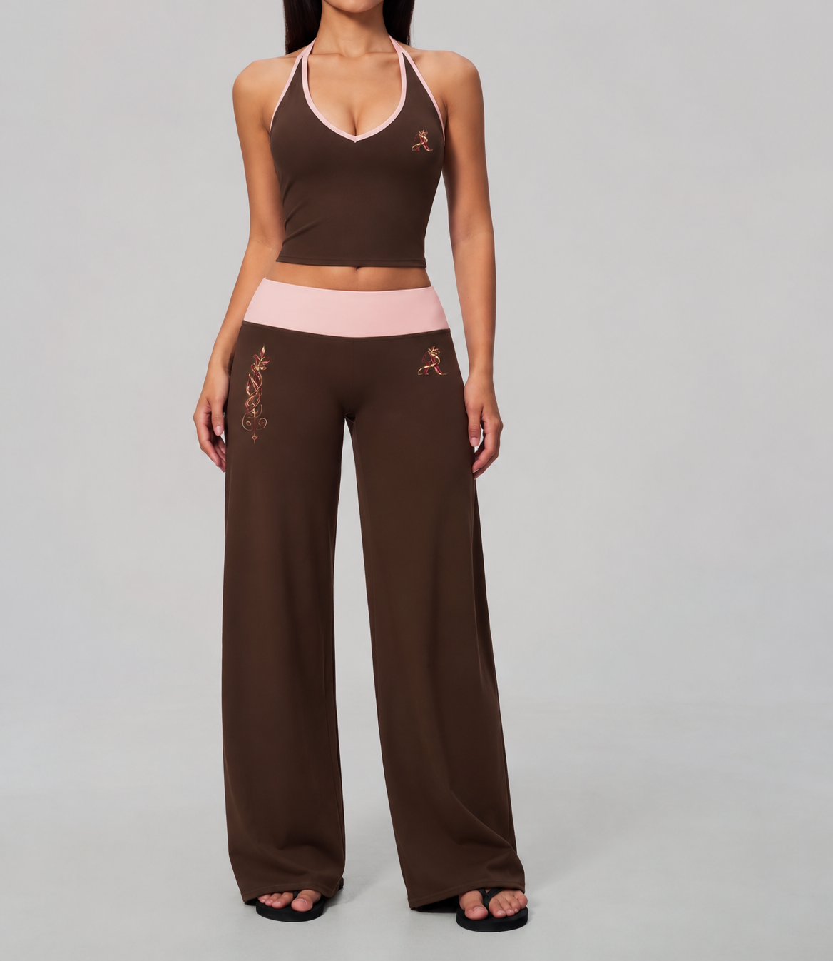 Halter-neck color-block activewear set with floral details