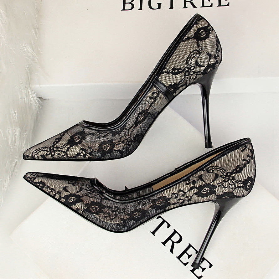 LUXURY AURA Slimming, shallow pointed lace-up high heels