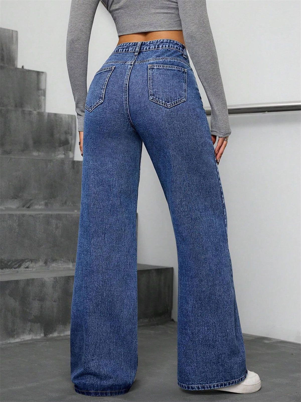 Loose straight-leg pants