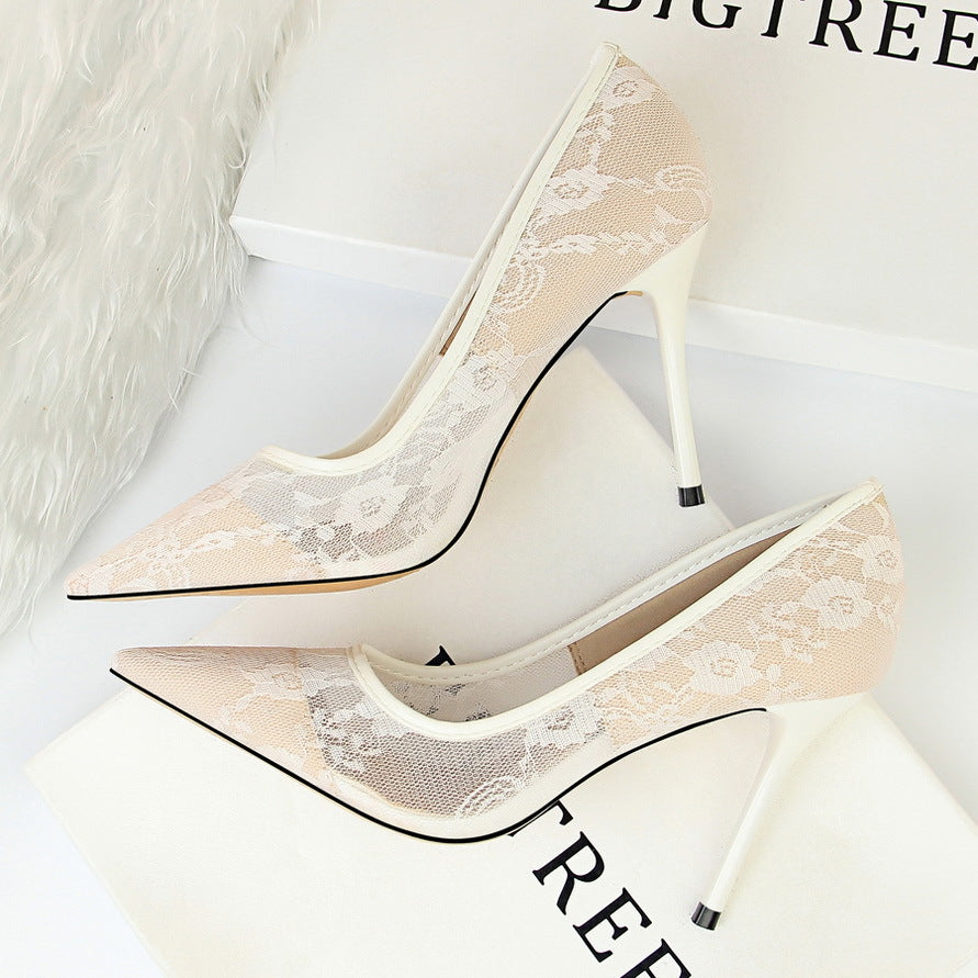 LUXURY AURA Slimming, shallow pointed lace-up high heels