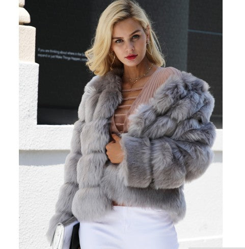 Women's Luxe Faux Fox Fur Coat - Short Sleeve